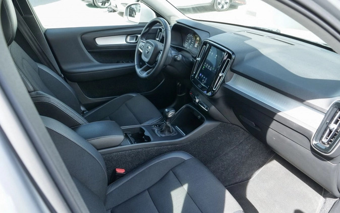 Volvo XC 40 cena 99900 przebieg: 75301, rok produkcji 2018 z Sierpc małe 529